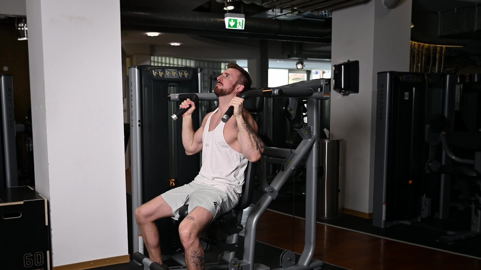 Shoulder Press Machine